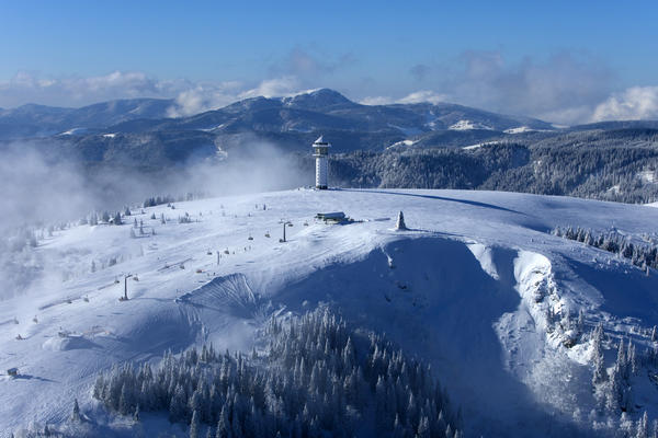 Skigebiete im Erzgebirge und Hochschwarzwald beschließen Partnerschaft – Saisonkarteninhaber profitieren