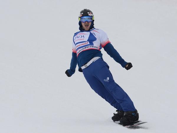Eva Samkova (CZE) und Nikolay Olyunin (RUS) siegen bei der Weltcup-  Premiere am Feldberg / Rund 10.000 Menschen im Skigebiet