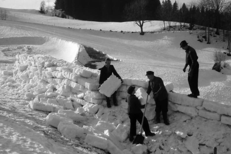 Bau der Bobbahn in Hinterzarten für das Rennen 1954