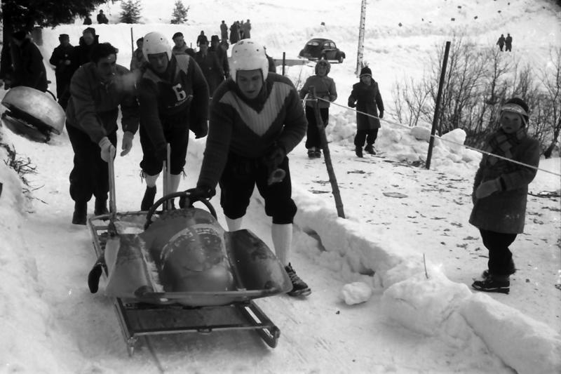 Das Team aus Hinterzarten beim legendären Bobrennen 1954